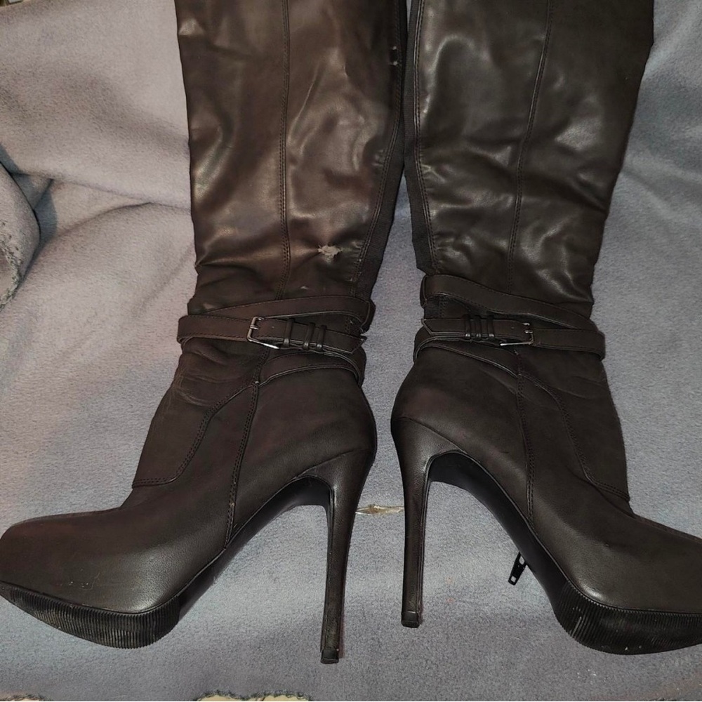 Elegant Black Leather Heeled Boots